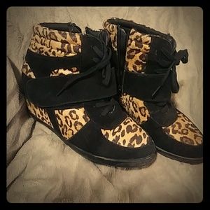 Wet seal Sneaker heel